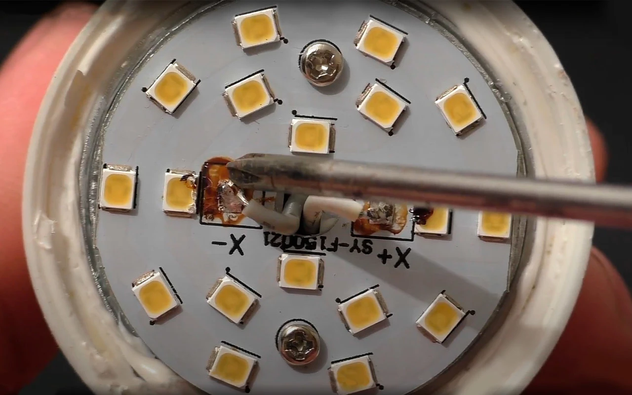 Сгоревшая светодиодная лампа